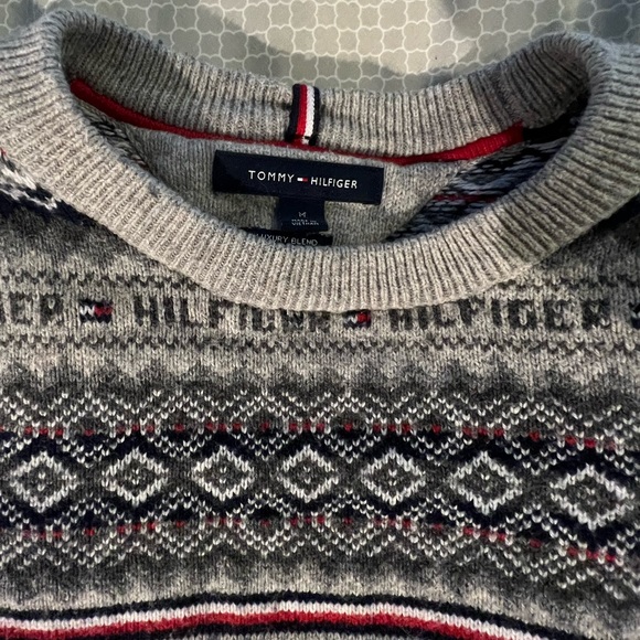 Men’s Calvin Klein Sweater - Picture 2 of 4